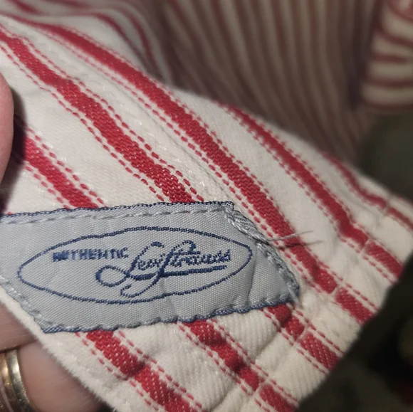 Levi's Red & White Striped Long-Sleeve Button-Down Shirt